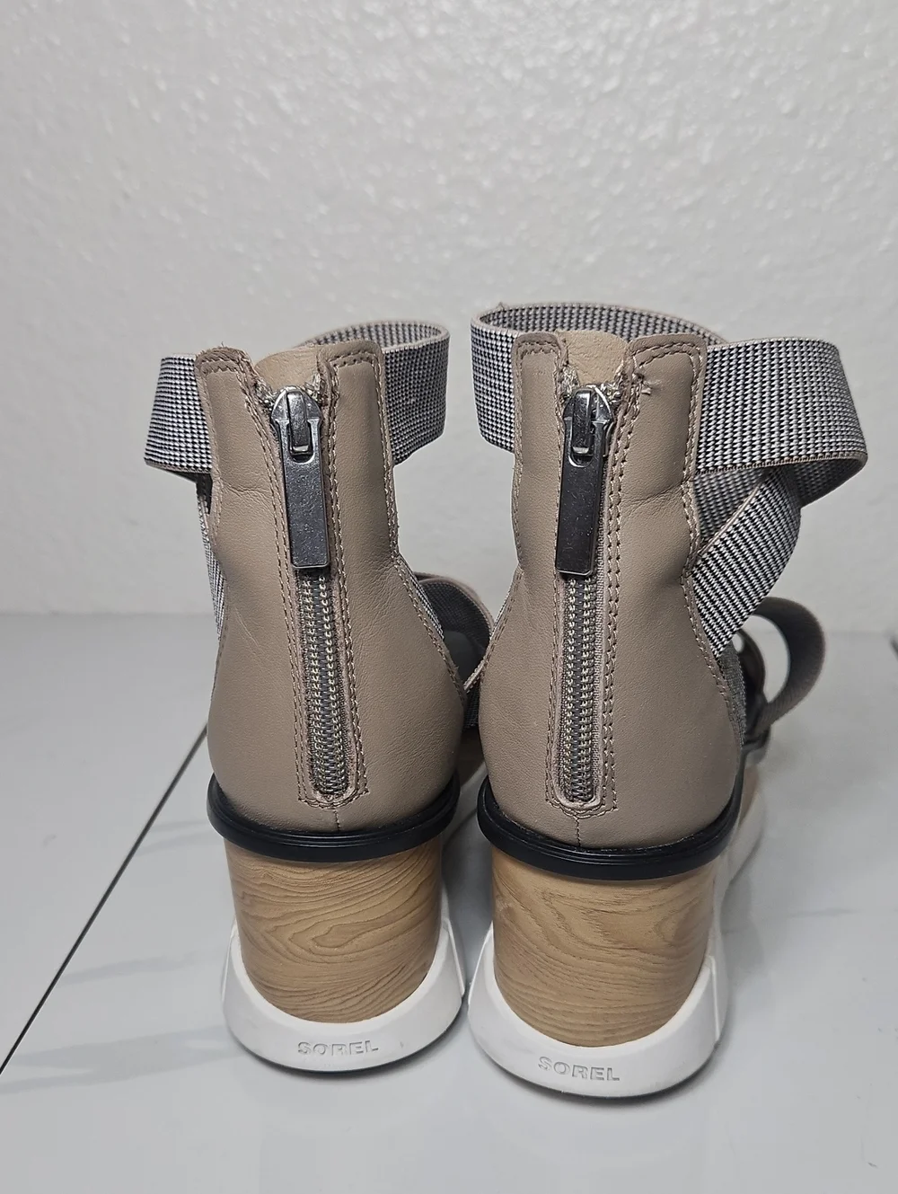 Sorel Joanie II Ankle Strap Wedge Sandals Taupe Beige Leather Size 7.5